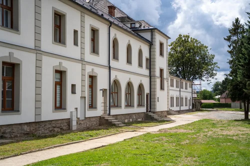 Červený dvůr - obrázek 1
