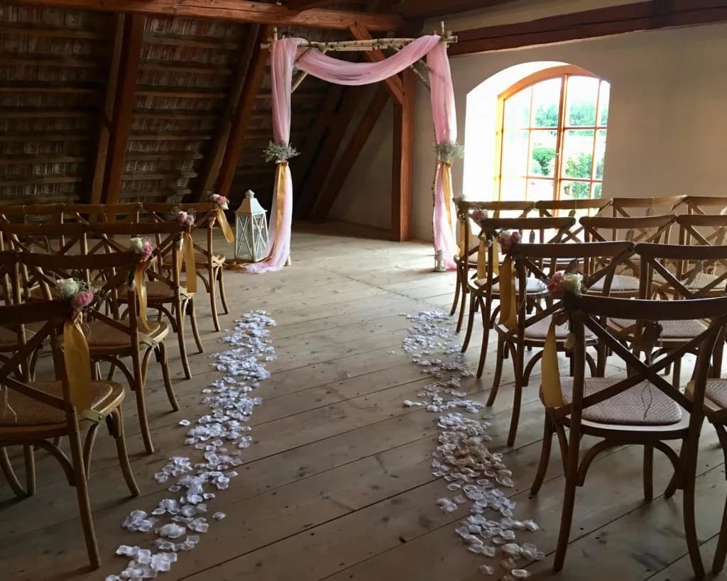 Jízdárna Hejtmánkovice - obrázek 1