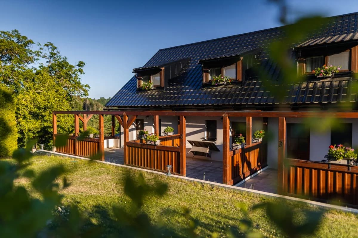Chlum - restaurace a apartmány - obrázek 1