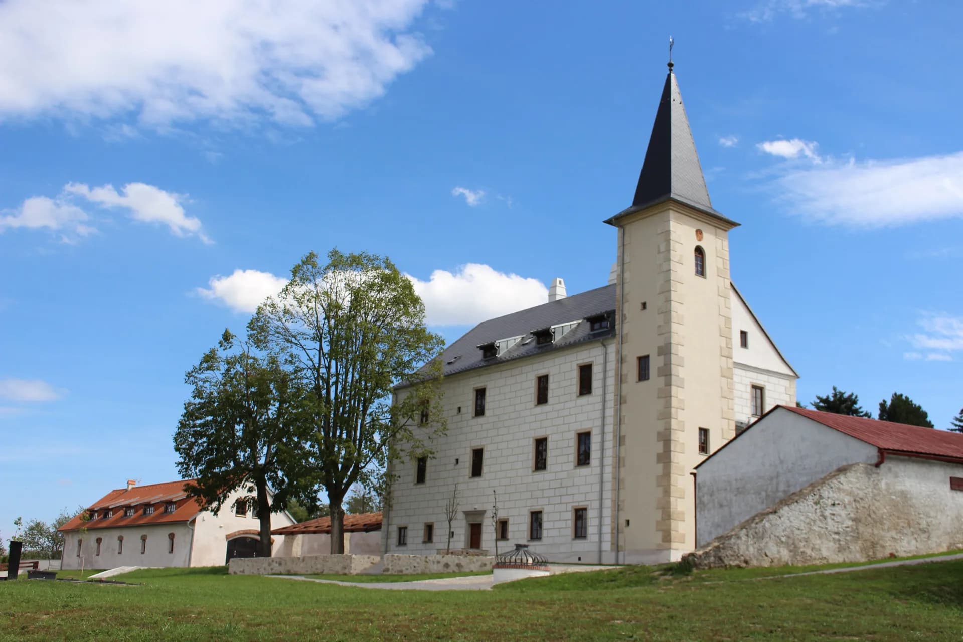 Muzeum autíček - zámek Příseka (u Jihlavy) - obrázek 1