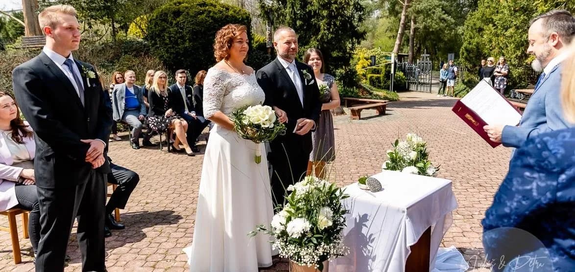 Památník Obětem zla - Meditační zahrada - obrázek 1